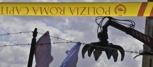 Sgomberato il campo nomadi abusivo di via Salviati a Roma